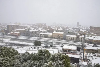 Vista de la ciutat amb neu el 5 de gener passat al migdia. - LAIA PEDRÓS