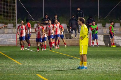 Pau Russo, amb la mirada perduda, després d'un dels gols del Vilassar.