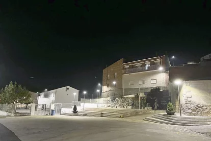 El carrer de la Creu, il·luminat amb el nou sistema d’enllumenat públic. - AJUNTAMENT DE MONTOLIU