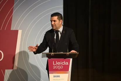 El secretari general de Governs Locals i de Relacions amb l’Aran, Xavier Amor, en la seua intervenció. - SANTI IGLESIAS