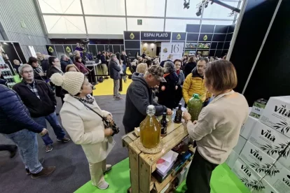 Els presidents de les cinc DOP, amb el conseller Albert Dalmau i l’alcalde de les Borges, Josep Farran. - E. FARNELL