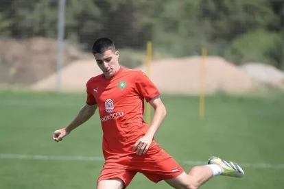 Velilles jugant amb Marroc.