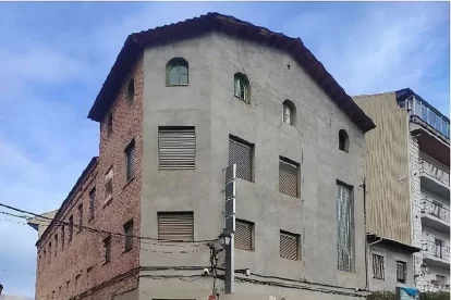 Imatge d’arxiu de l’edifici de l’antiga Acadèmia al Pont de Suert. - A. EL PONT DE SUERT