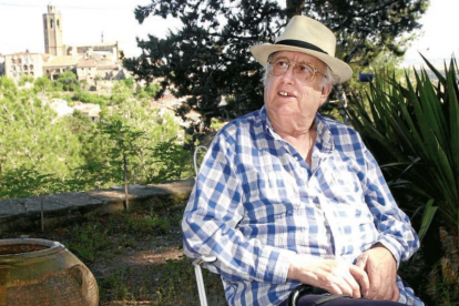 Ferran va prioritzar sempre l’amistat per sobre dels vedetismes poètics, i això potser explica per què l’obra del poeta cerverí, o fins i tot la mateixa figura de poeta, s’han anat mig esvaint de l’imaginari col·lectiu.