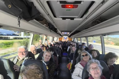 L’ANC de Lleida va omplir un autobús per assistir a la protesta organitzada per l’entitat independentista. - JORDI ALSINA