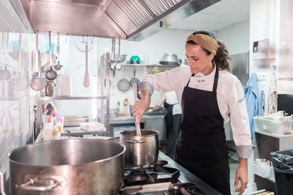 Núria Arnau, a la seua cuina.