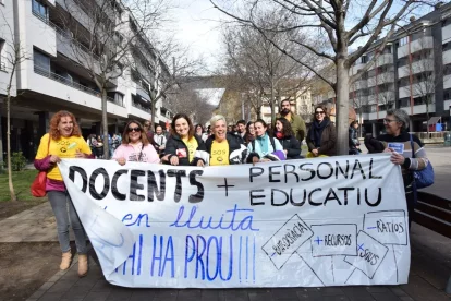 La manifestació dels docents de la Seu va sortir des de la plaça del Codina. - JORDI BONILLA