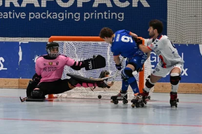 Sebas Moncusí, en el moment d’anotar l’empat a tres. - XAVI GARCIA (IGUALADA HC)