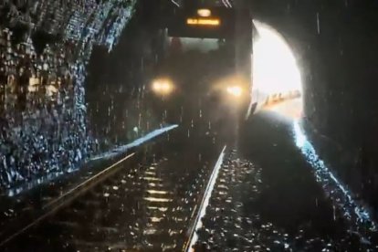 Les filtracions d’aigua en un túnel entre Cervera i Calaf.