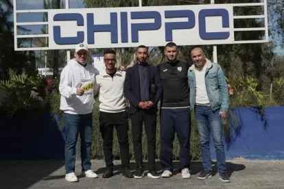 Els organitzadors lleidatans i marroquins durant la presentació del torneig a Kenitra.