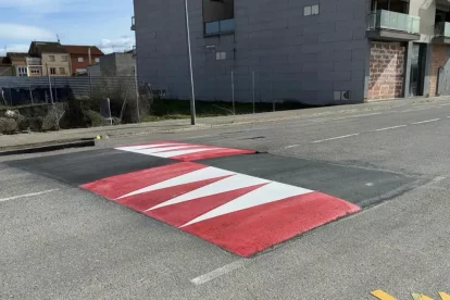 Un dels nous ressalts instal·lats al municipi. - A. TORREGROSSA