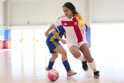 Désirée Bello competeix amb la selecció catalana S16. - FCF