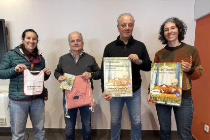 L’obsequi inclou un conte en pallarès, un CD i un pitet. - ACN