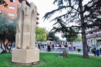 El 'Monument a la Sardana' de Mollerussa.
