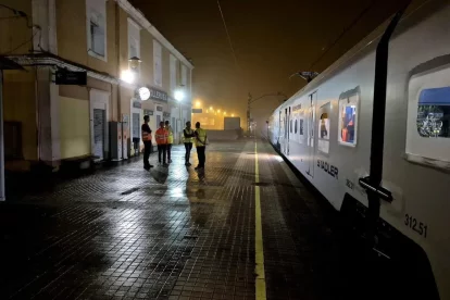 Proves nocturnes d’un dels trens d’FGC per la línia de Manresa el mes de gener passat.