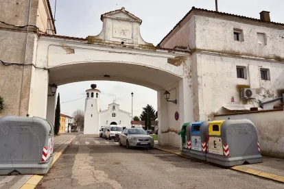 L’alcalde considera que la supressió de contenidors millorarà la imatge urbana del municipi. - AMADO FORROLLA