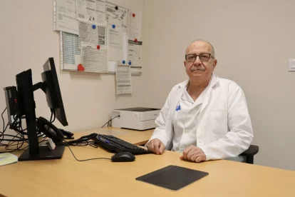 Als seus 67 anys, Eduard Peñascal continua passant consulta al CAP de la Bordeta. - AMADO FORROLLA