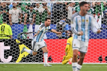 Lionel Messi selló este martes la victoria de Argentina en la edición 23 del Mundial con un triplete que lo encumbra con 16 como máximo goleador de todas las copas al lado del alemán Miroslav Klose.