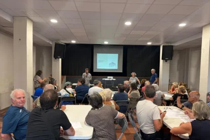 Reunió participativa de veïns d’Àger per definir projectes de recuperació del nucli antic. - AA