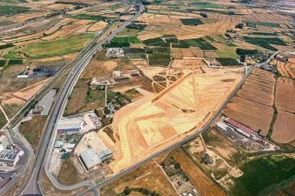 Vista aèria dels terrenys del polígon industrial dels Alamús on s’edificarà la nau frigorífica. - A.E.A.