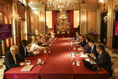 La segona comissió bilateral Paeria-Generalitat es va celebrar ahir al saló de plens de la Paeria. - INGRID SEGURA