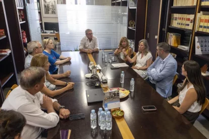 La reunió mantinguda ahir amb la directora de Transports. - X.SANTESMASSES