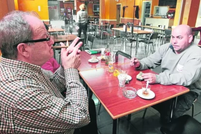 Fumar va estar permès a l’interior de bars i restaurants fins al 2011. - ITMAR FABREGAT