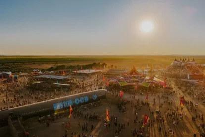Vista aèria del Monegros Desert Festival dissabte a la tarda. - EUROPA PRESS