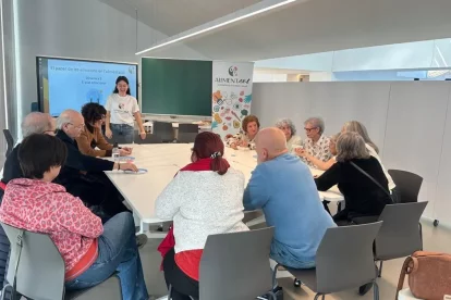Una de les sessions del projecte ‘AlimentAR-T’ al Museu Morera. - SALUT