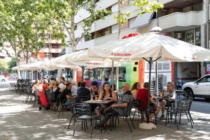 La rambla de Cappont concentra un gran nombre de bars amb terrasses. - JAVI ENJUANES