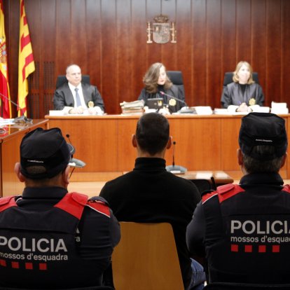 L'acusat d'intentar matar la parella a Artesa de Segre, a la Noguera, durant la segona sessió del judici a l'Audiència de Lleida.