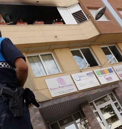Un agent de la Policia Local de Fraga durant un servei a la capital del Baix Cinca.; Array