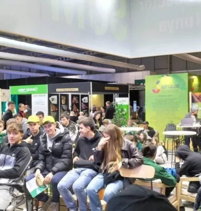 Joves d’escoles agràries s’interessen per la informació. - SEGRE