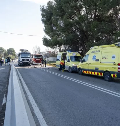 El sinistre es va produir al voltant de les 14.30 hores i l’N-230 es va tallar al trànsit. - PAU PASCUAL PRAT