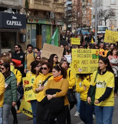 Docents en la manifestació de dimecres passat. - AMADO FORROLLA