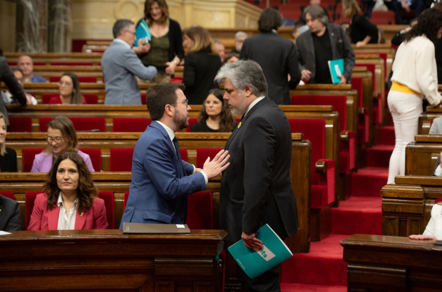 El president i Albert Batet (Junts) es van llançar retrets creuats al Parlament dimecres.