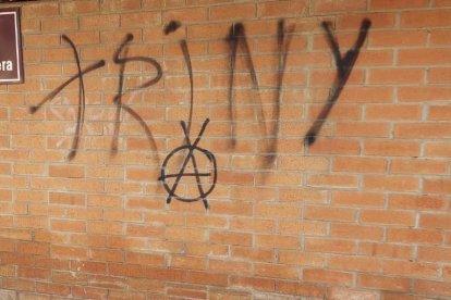 Imatge d’una de les pintades en un mur.