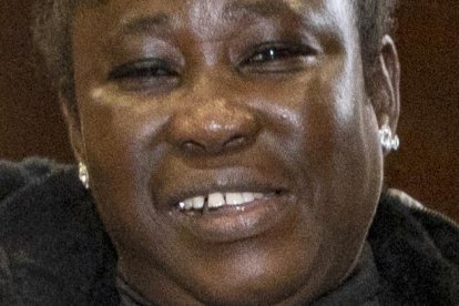 L’ajuntament va entregar als senegalesos certificats que estan estudiant català. - X. SANTESMASSES