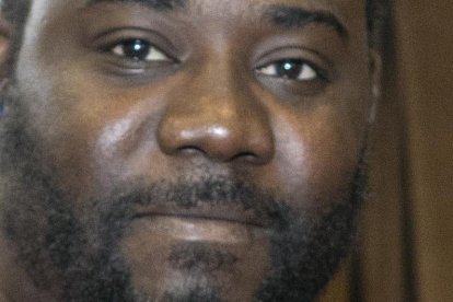 L’ajuntament va entregar als senegalesos certificats que estan estudiant català. - X. SANTESMASSES