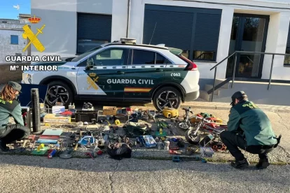 Objectes intervinguts per la Guàrdia Civil a dos presumptes lladres que van robar a Rosselló. - GUÀRDIA CIVIL