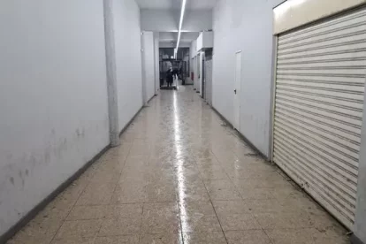 El mismo pasillo ya estaba iluminado ayer por la tarde. - SCD