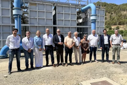 Larrosa i Arrazola, amb alcaldes de la mancomunitat de Pinyana visitant la planta potabilitzadora. - AJUNTAMENT DE LLEIDA