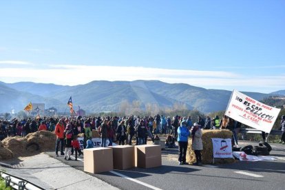 Protestas en rechazo del encarcelamiento de los consellers del Govern y de los presidentes de la ANC y Òmnium.