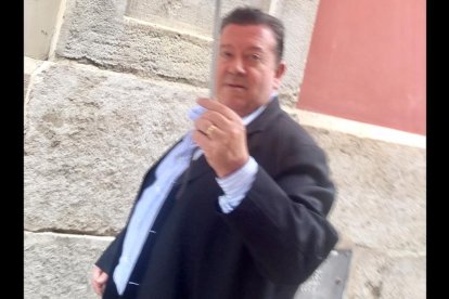 Felicita els teus familiars i amics pel seu aniversari, sant, casament enviant fotos a cercle@segre.com