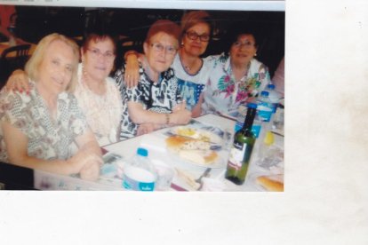 Felicita els teus familiars i amics pel seu aniversari, sant, casament enviant fotos a cercle@segre.com