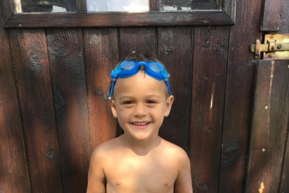 Felicita els teus familiars i amics pel seu aniversari, sant, casament enviant fotos a cercle@segre.com