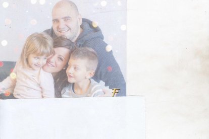 Felicita els teus familiars i amics pel seu aniversari, sant, casament enviant fotos a cercle@segre.com