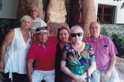 Felicita els teus familiars i amics pel seu aniversari, sant, casament enviant fotos a cercle@segre.com