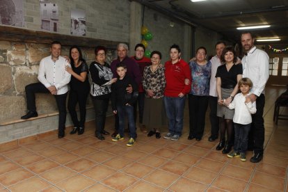 Felicita els teus familiars i amics pel seu aniversari, sant, casament enviant fotos a cercle@segre.com