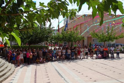 Localitats d'arreu de la geografia lleidatana han celebrat minuts de silenci en rebuig als atemptats de Barcelona i Cambrils.